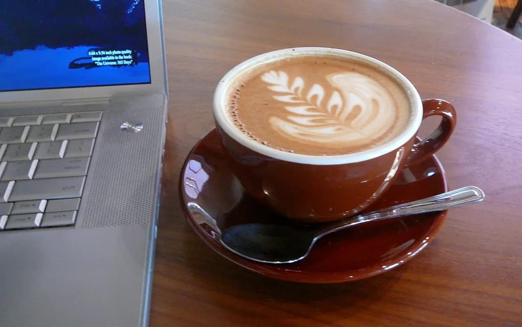A latte with latte art (illustrative photo)