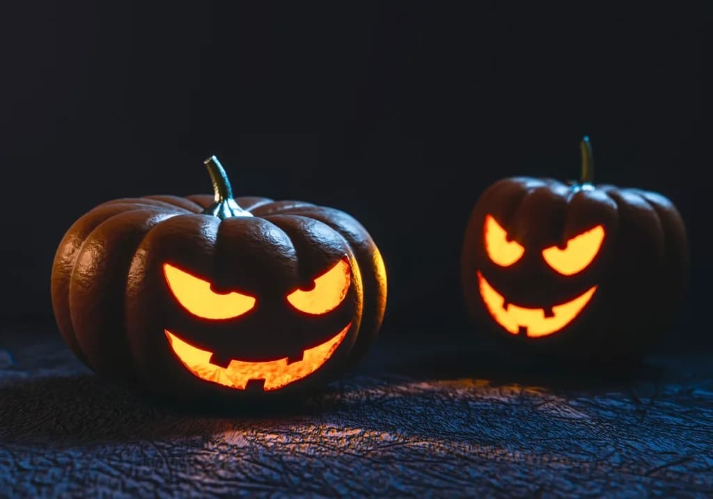 Halloween pumpkins lit up as decorations (illustrative photo)