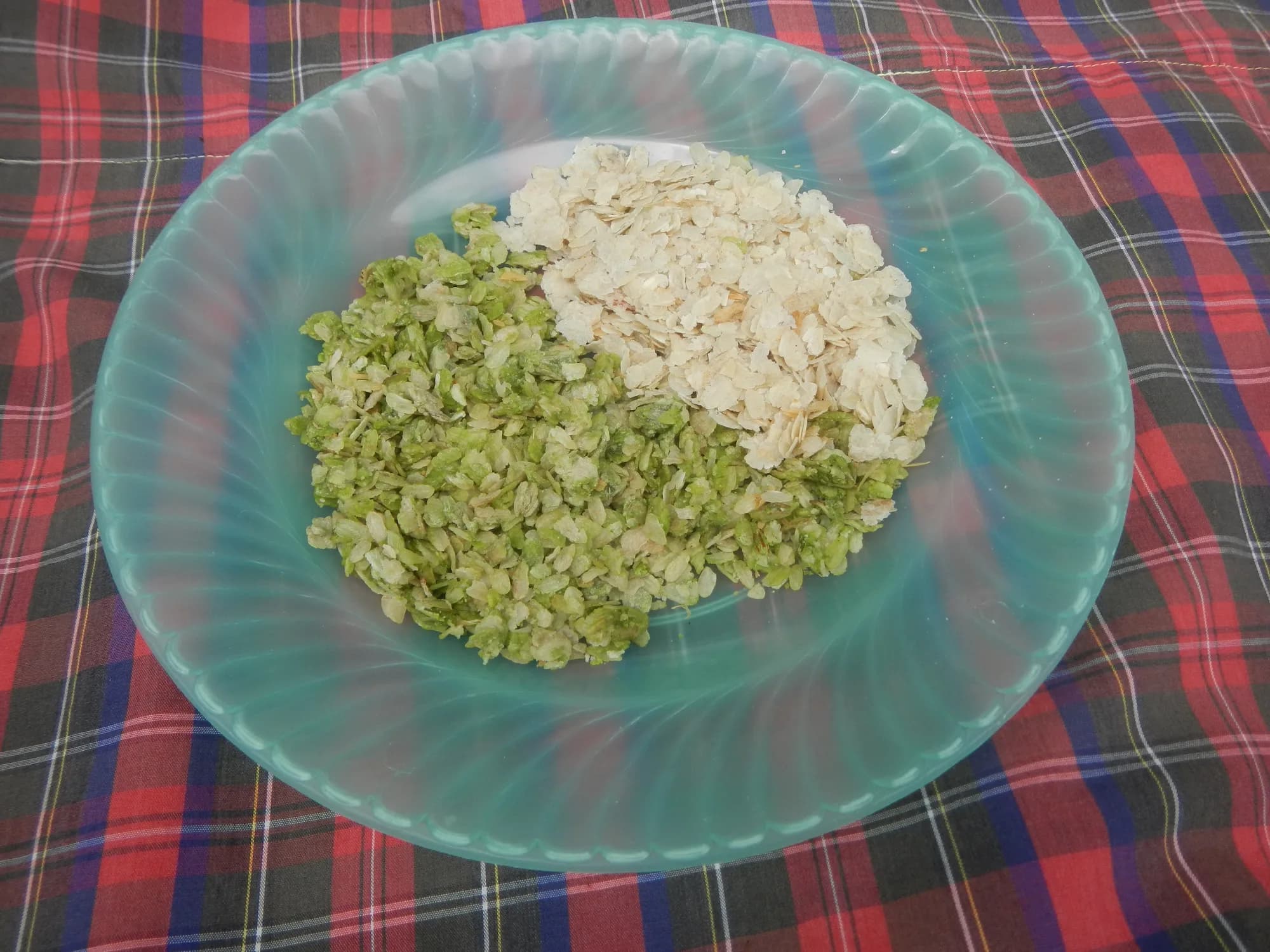 A plate of green pounded young rice (illustrative photo)