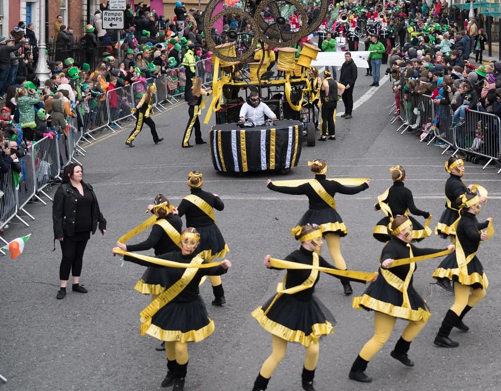 Giant puppets dancing in a street parade (illustrative photo)