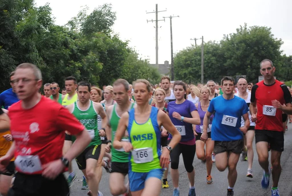 Runners at the start of a road race (illustrative photo)